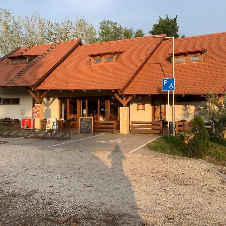 Szitakötő Panzió Balatonfůzfő Exterior foto