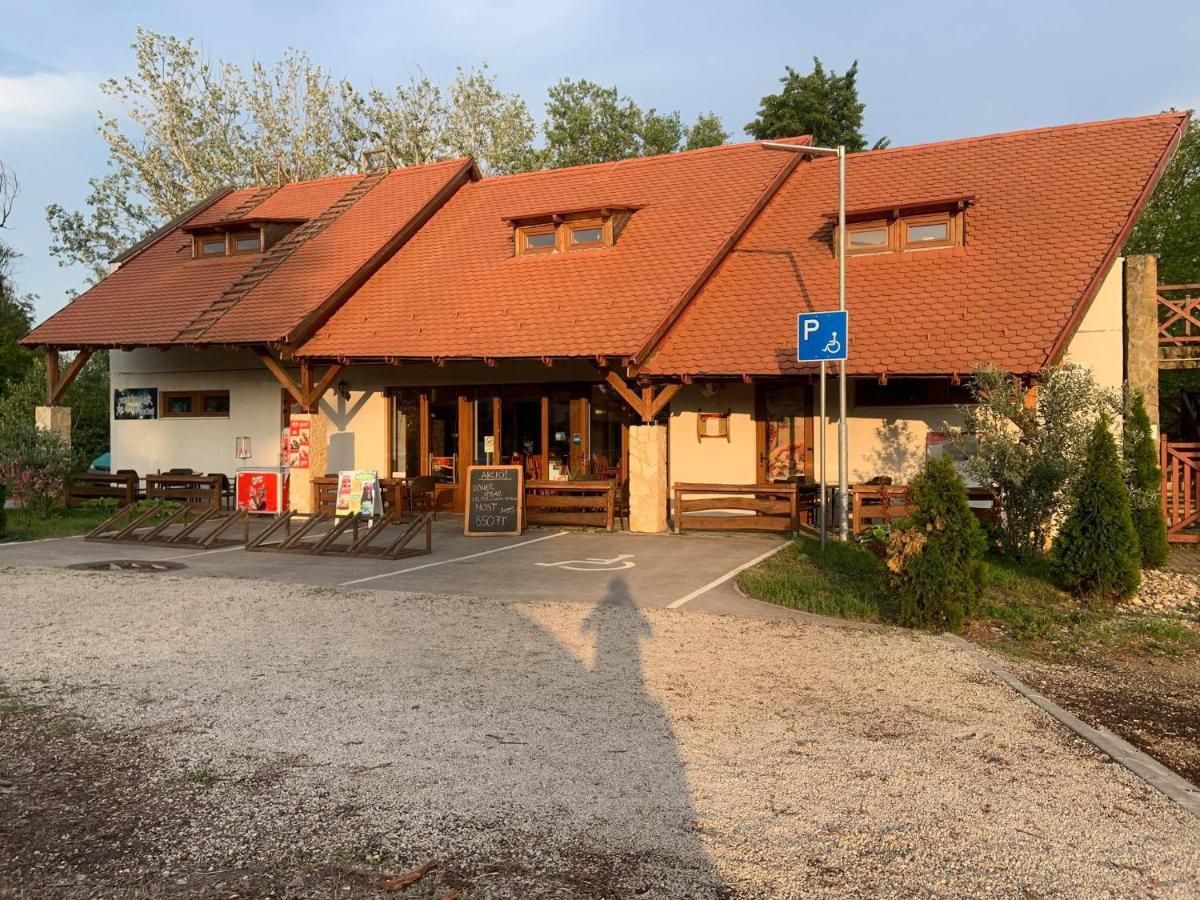 Szitakötő Panzió Balatonfůzfő Exterior foto